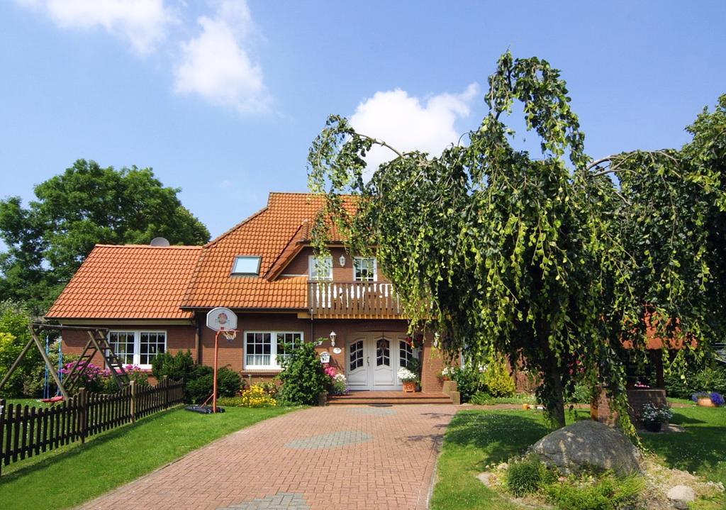 Pension Burggaststatte Heyken Neuharlingersiel Exterior photo