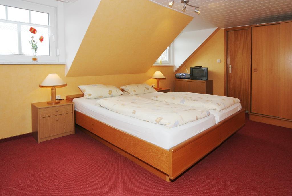 Pension Burggaststatte Heyken Neuharlingersiel Room photo