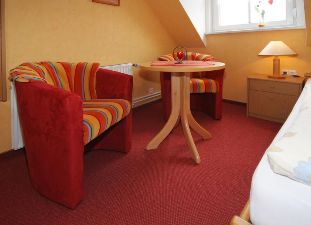 Pension Burggaststatte Heyken Neuharlingersiel Room photo